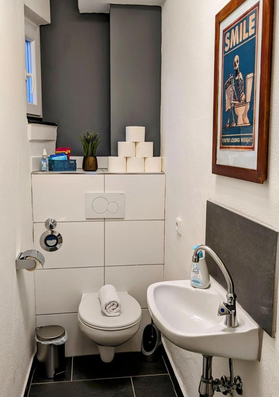 65Qm Altbaucharme Mit Zwei Balkonen Apartamento Karlsruhe Exterior foto